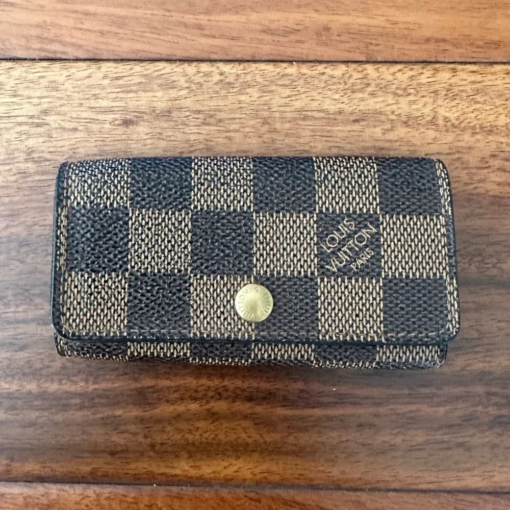 Vintage Authentic Louis Vuitton Damier Ebene 4 Key Holder - Unisex